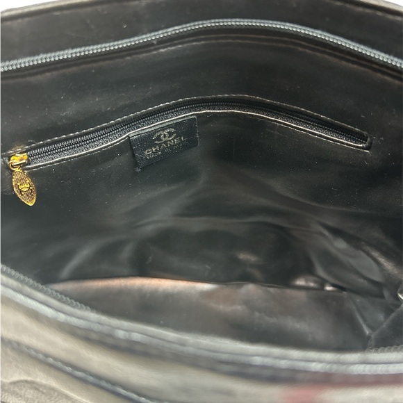 Authentic Vintage Chanel Grand Shopping Tote Lambskin Quilted Tote w/ Gold Chain - Picture 5 of 8